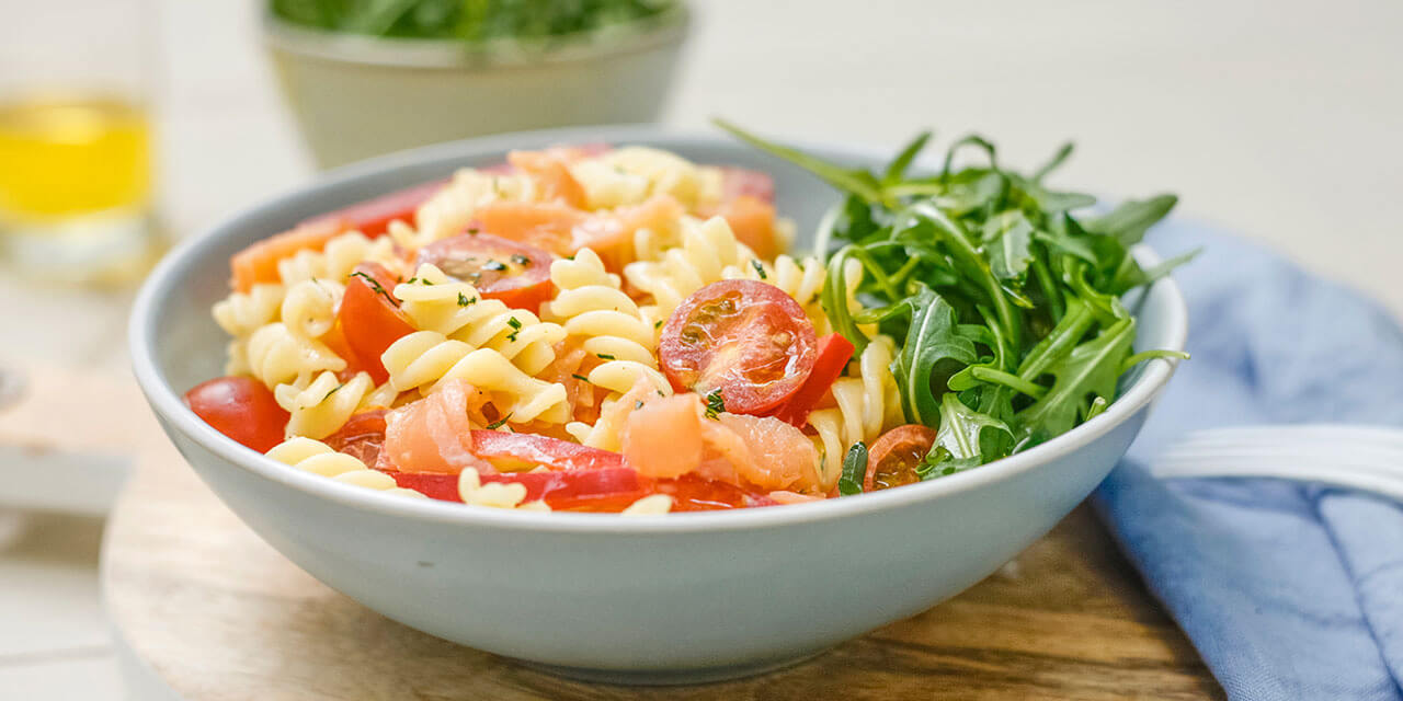 Salade de pâtes froides au saumon fumé