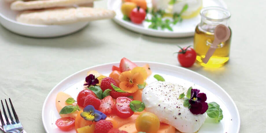Salade de mozzarella aux fruits d’été