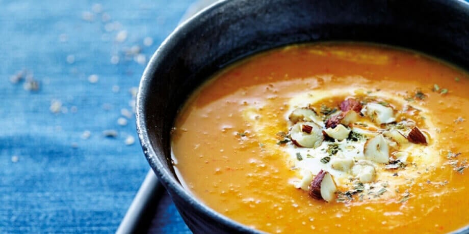 Herfstsoep van zoete aardappelen en kastanjes