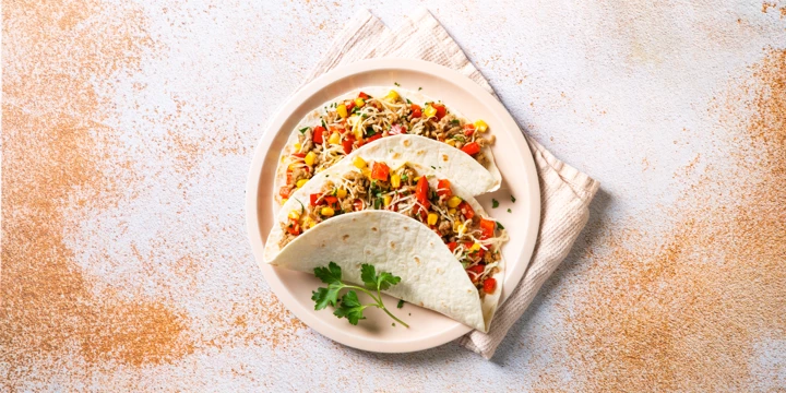 Wraps met gehakt, maïs en paprika