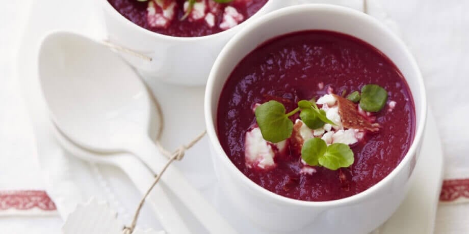 Rodebietensoep met feta