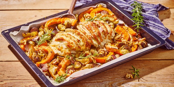 Orloffgebraad met pompoen, spruitjes, appels en rozemarijn