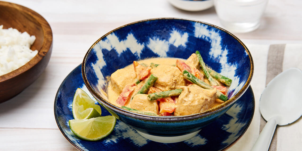 Thaise curry met kippenblokjes en rijst