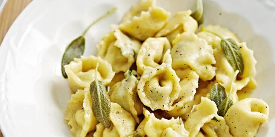 Tortellini gevuld met ricotta en spinazie, salieboter