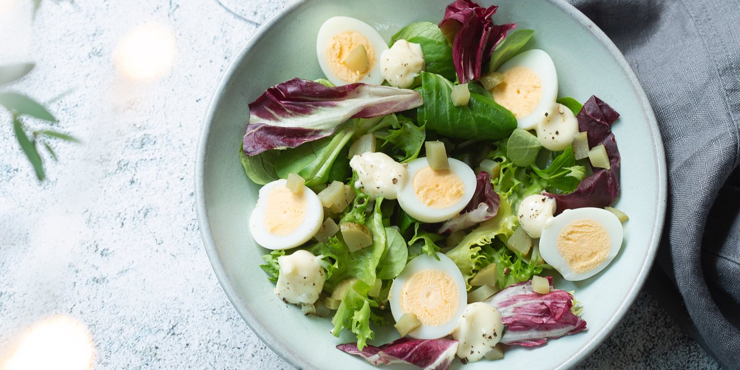 Salade met kwarteleitjes en truffelmayonaise