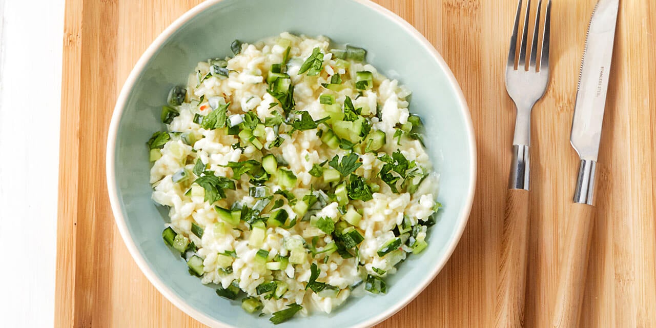 Risotto au concombre, herbes fraîches et mozzarella