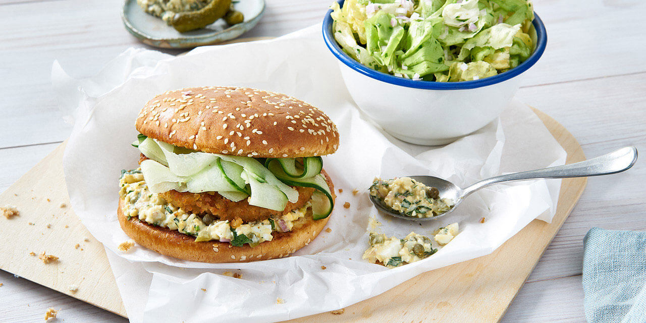 Burger de poisson végétal à la sauce tartare maison