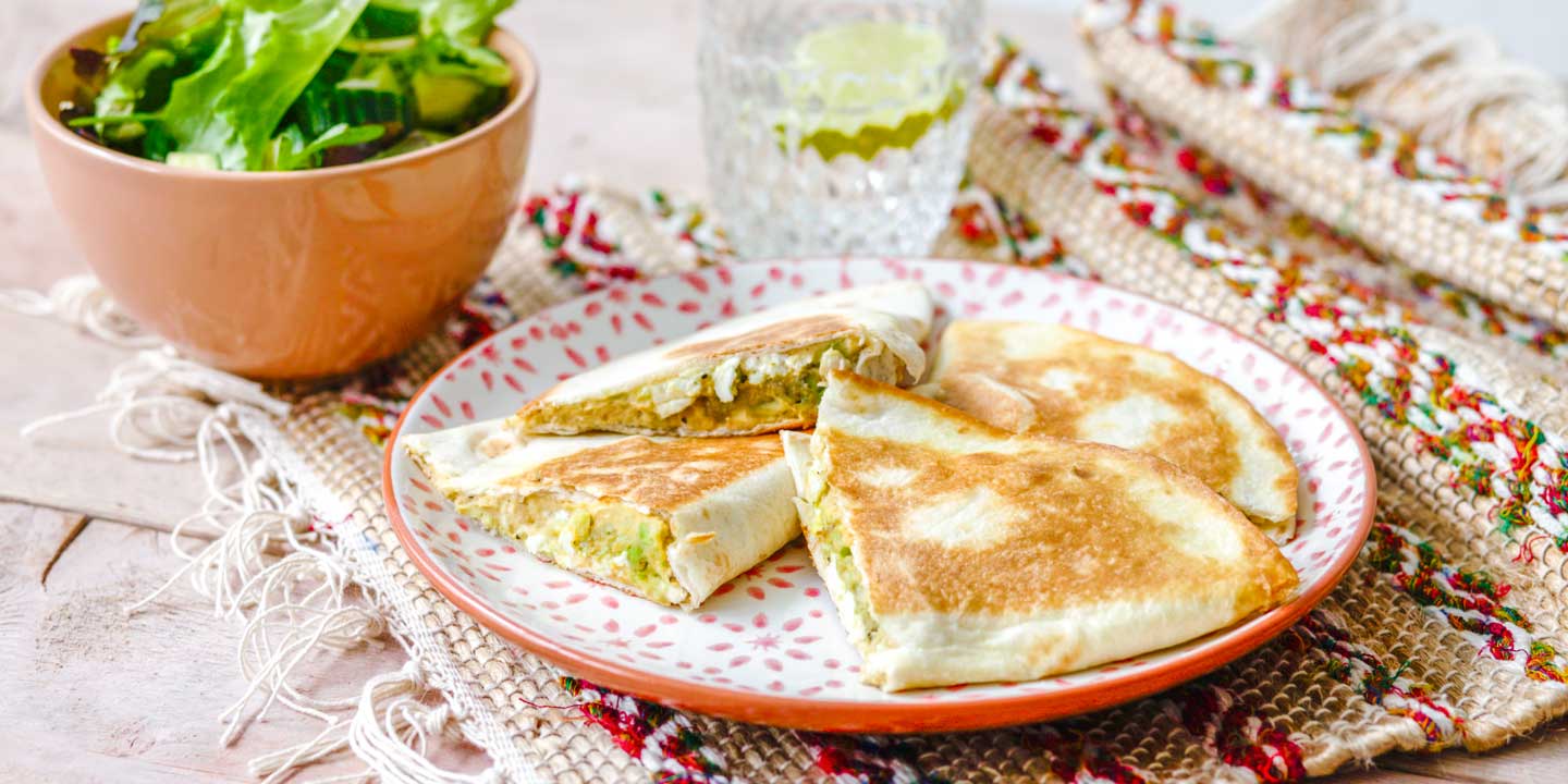 Quesadillas à la feta, au houmous et tartinade à l'avocat