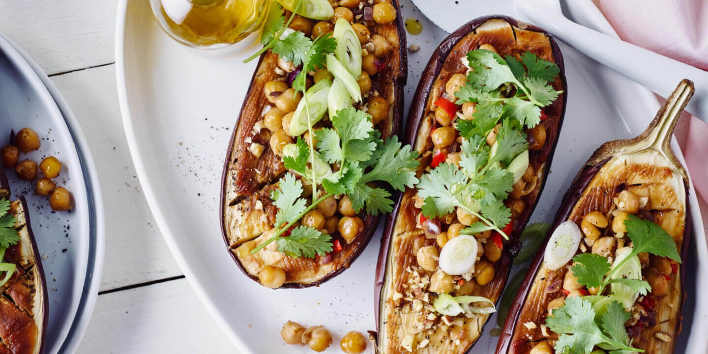 Aubergines grillées au miso et pois chiches