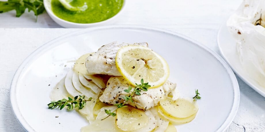 Papillote de cabillaud, fenouil, pommes de terre et pesto de roquette