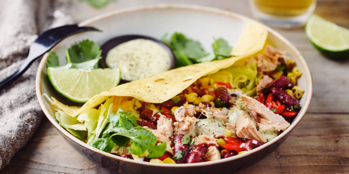 Tortilla au thon et à la salade de maïs et haricots rouges