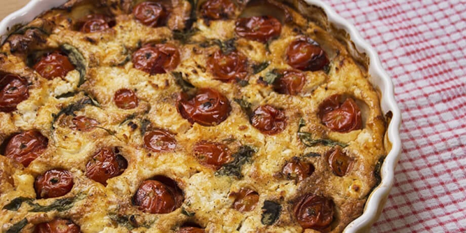 Clafoutis met kerstomaten, rucola en verse geitenkaas