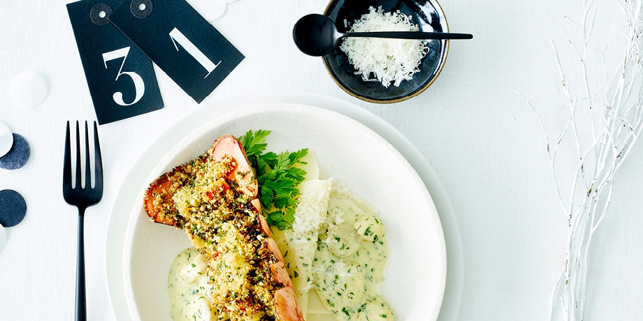 Queue de homard farcie sur lasagne crémeuse