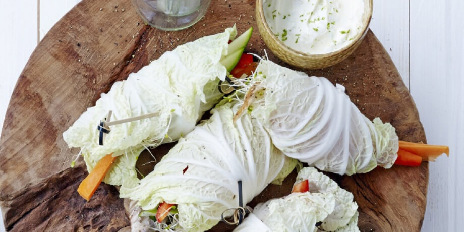 Ballotins de chou chinois farcis aux légumes, crème de cajou fraîche