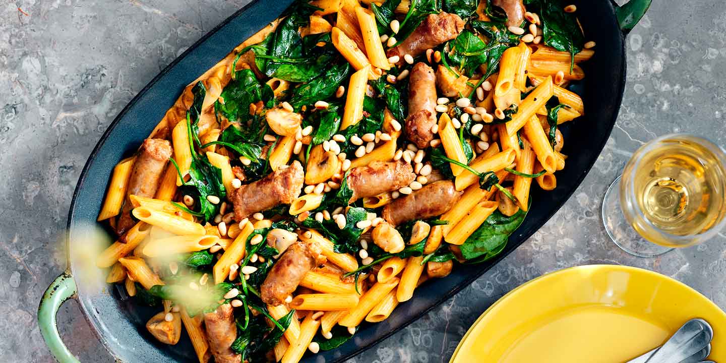 Pasta met worst, champignons, spinazie en mascarponesaus