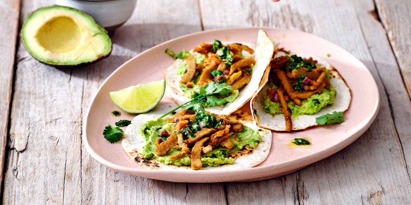 Tacos au seitan, guacamole et sauce chimichurri