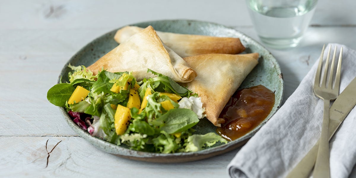Samossas rapides aux petits pois et chutney de mangue