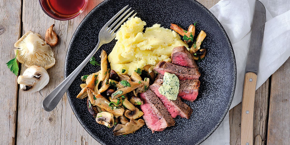 Chateaubriand met kruidenboter, champignons, gremolata en parmezaanpuree