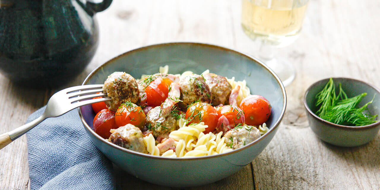 Gehaktballetjes met pasta, spek en mascarpone