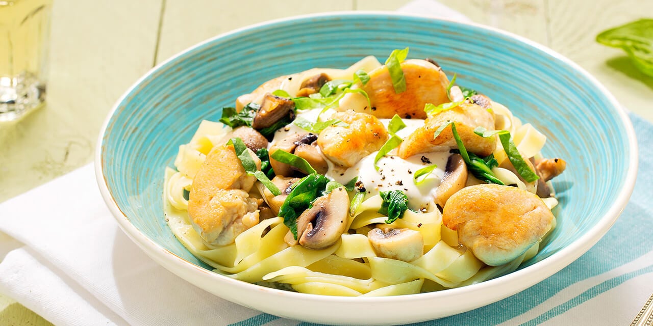 Tagliatelli met koekoek, champignons en spinazie