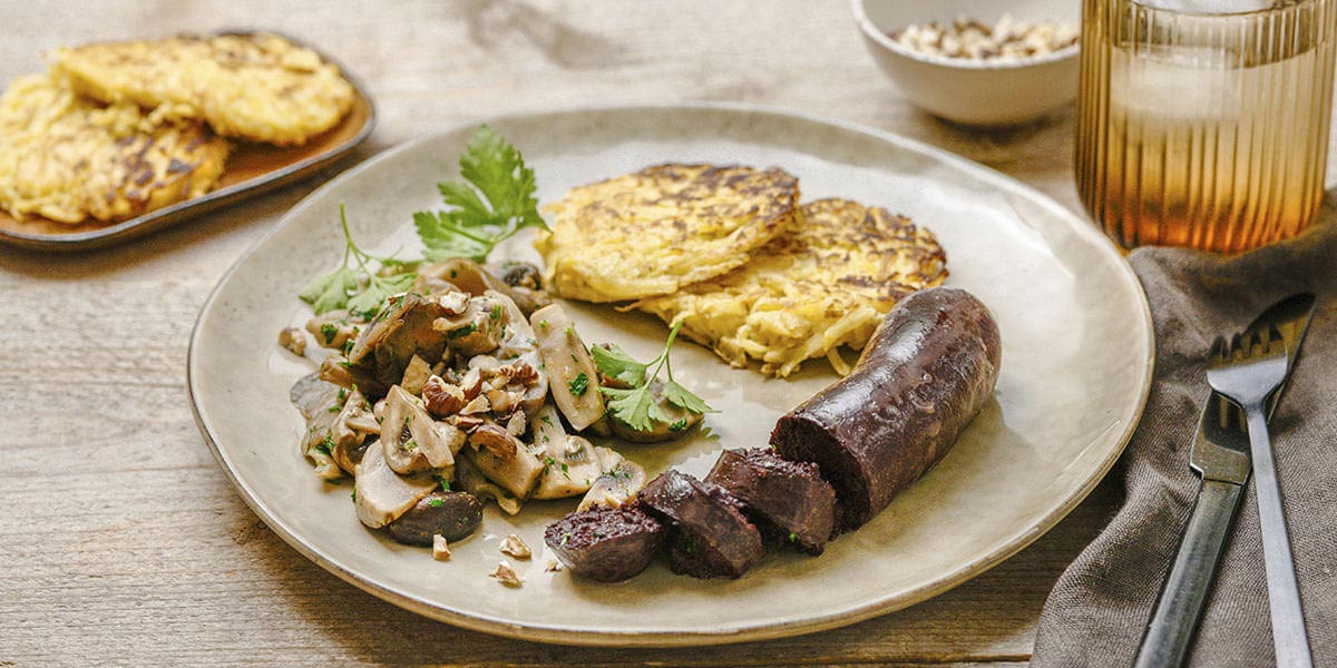 Boudin noir, röstis de pomme-pomme de terre et champignons