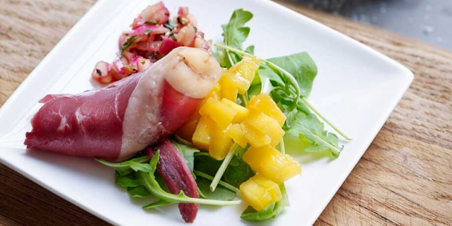 Magret de canard fumé mangue et oignon rouge