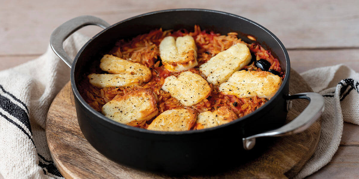 Gratin d'orzo, tomate et halloumi