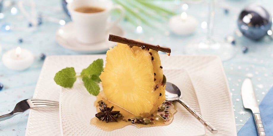 Gegrilde ananas met honing en specerijen