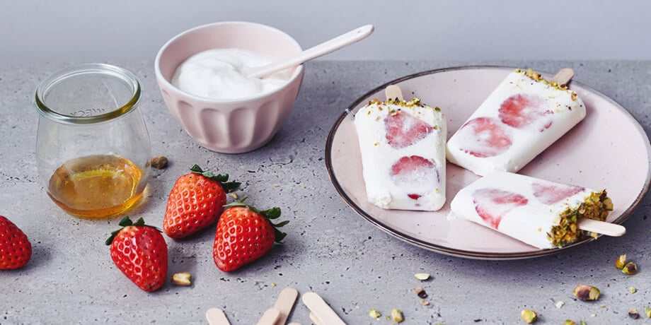 Yoghurtijs met aardbeien