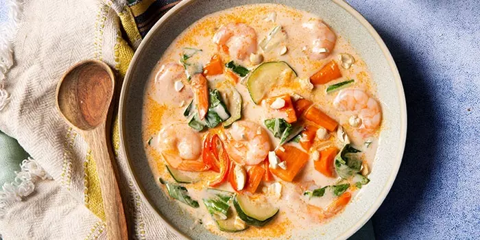 Thaise rode curry met scampi’s en zoete aardappel