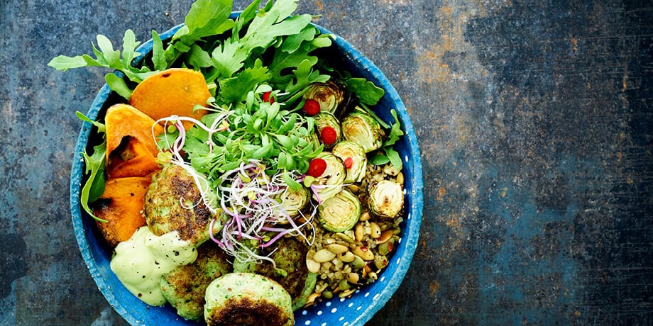 Boulettes de chou-fleur et quinoa, salade automnale
