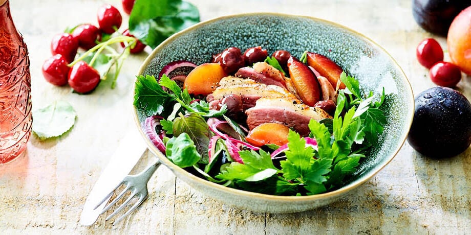 Magret de canard au barbecue, sauce aux cerises et aux prunes