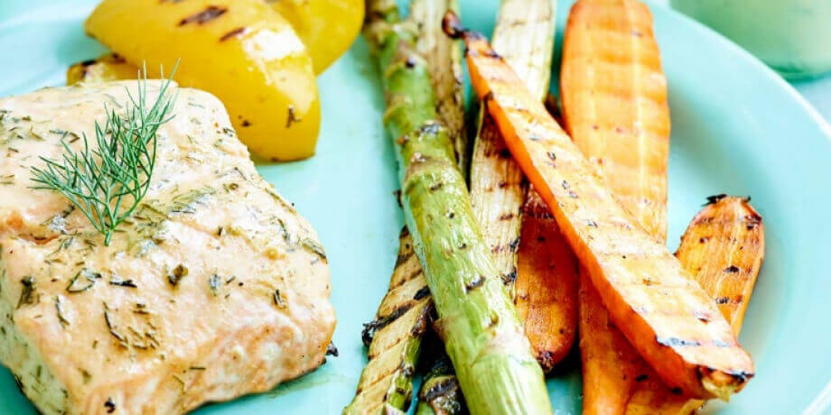 Gemarineerde zalm met zomergroenten