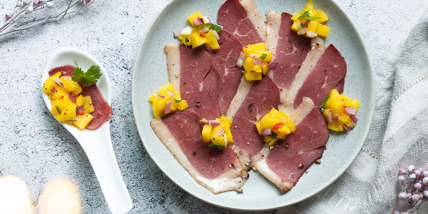 Cuillère de magret de canard fumé et salsa mangue