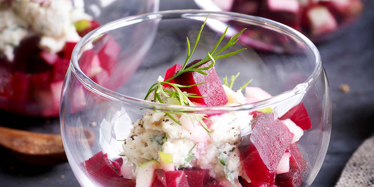 Mousse de truite, dés de pommes et de betteraves rouges