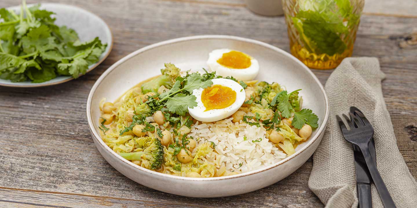 Curry de chou frisé et œuf dur