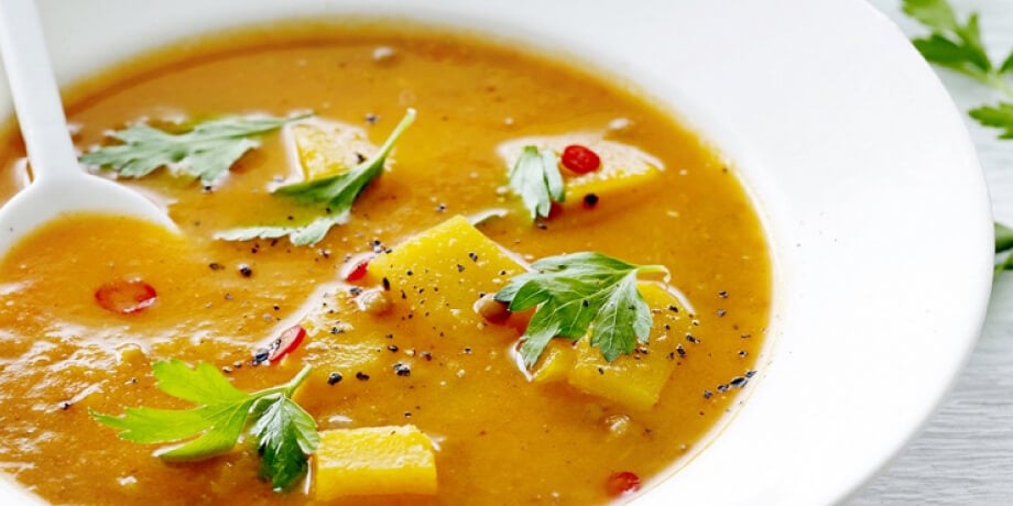 Soupe de potimarron aux lentilles et tomates