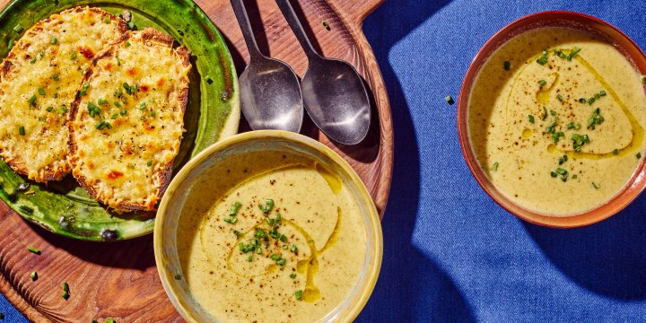 Soep met geroosterde broccoli en kaastoast