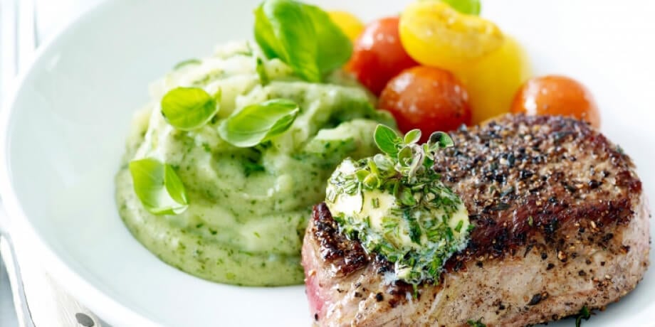 Chateaubriand met basilicumpuree, kerstomaatjes en rozemarijnboter