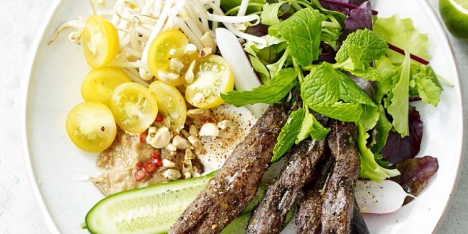Gado-gado, saté de boeuf et sauce aux cacahuètes