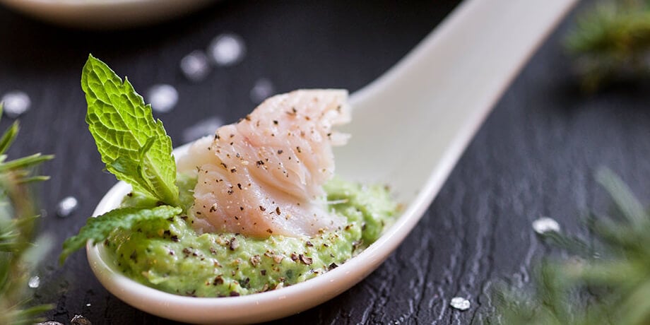 Truite fumée et mousse de petits pois