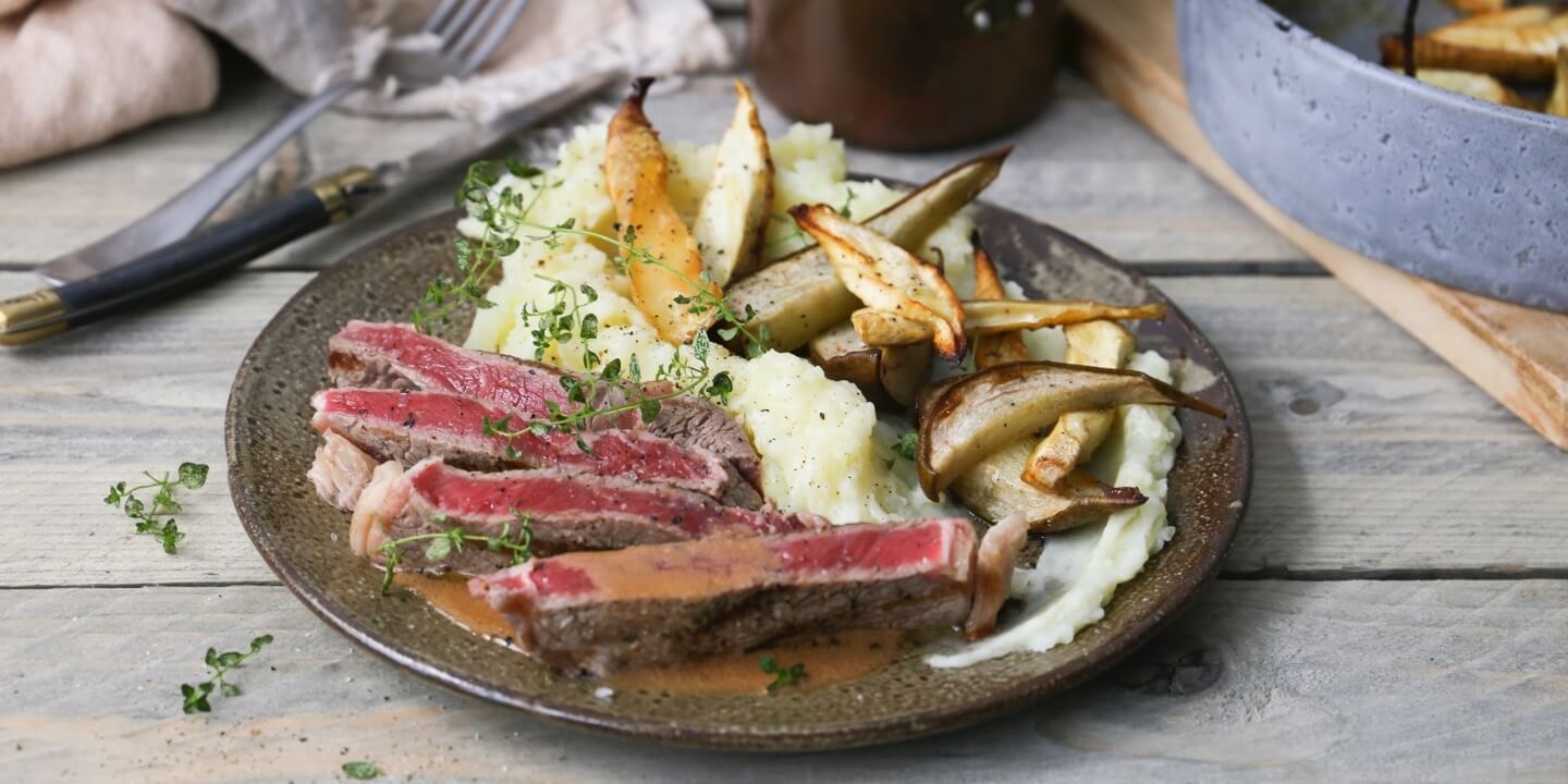 Entrecôte à la bière et purée, poires et panais rôtis