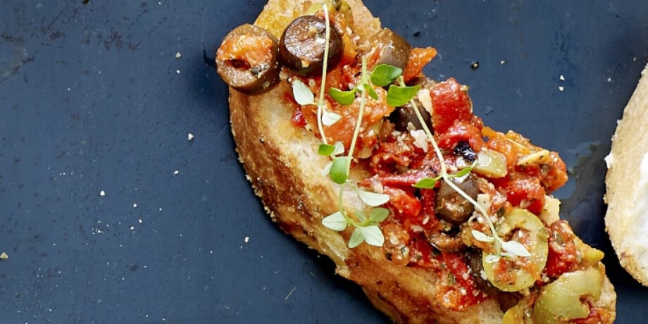 Bruschetta met gegrilde paprika en kappertjes