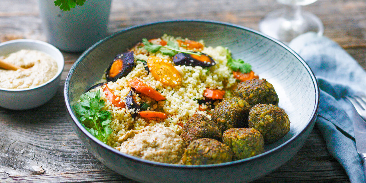 Geroosterde wortelen met couscous en groenteballetjes