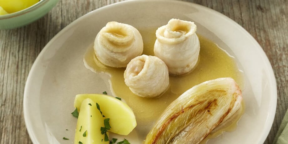 Tongfilets met gesmoord witloof en orval-saus