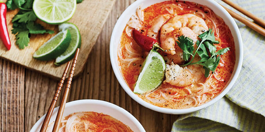 Bouillon thaï aux crevettes et lait de coco