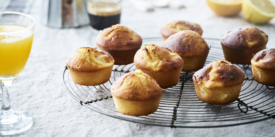Ontbijtmuffins met yoghurt en stukjes appel