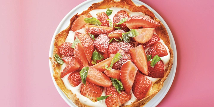Croûte aux fraises, chantilly et basilic