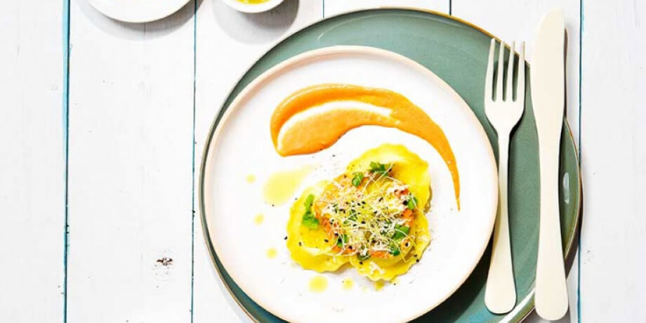 Ravioli met romige tomatensaus