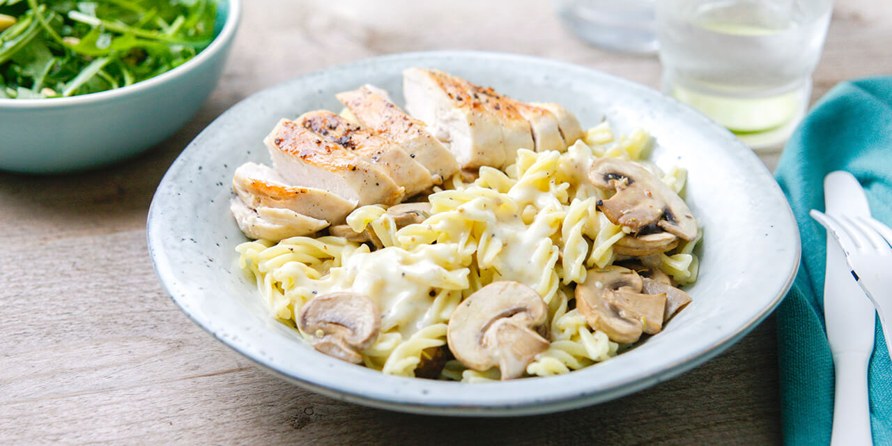 Spirellis aux champignons et filet de poulet sauce moutarde